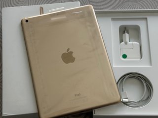 iPad Wi-Fi 32 GB Oro 5ª Gen