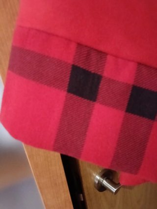 Chaqueta roja oversize con capucha