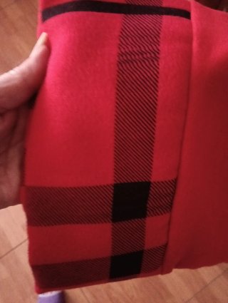 Chaqueta roja oversize con capucha