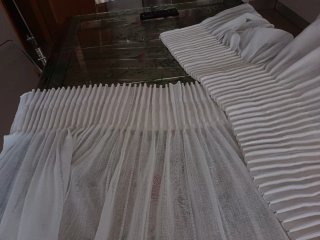 Cortinas de cocina blancas y barra metálica