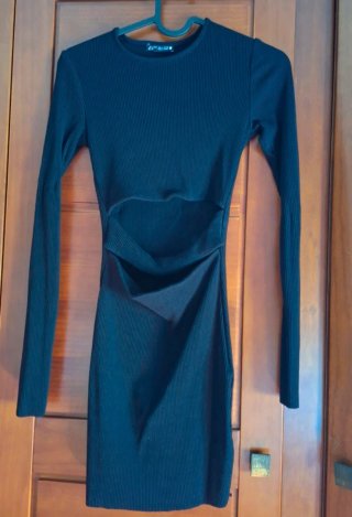 Vestido negro manga larga de Bershka