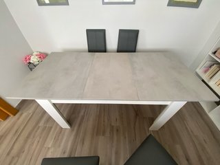 Mesa extensible y 4 sillas comedor