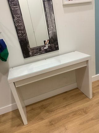 Toeletta bianca Ikea con cristallo