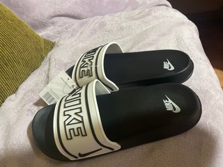 Chanclas Nike Talla 44 Negras y Blancas