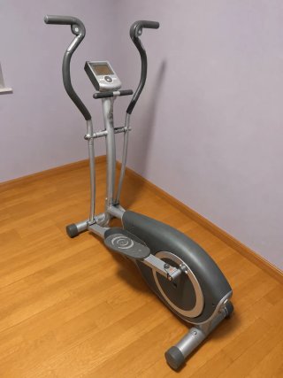 Bicicleta Elíptica Gris y Plateada