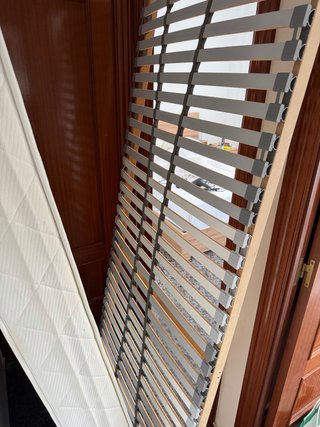 Cama individual de madera