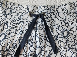 Falda estampada corta Mango Talla 42.