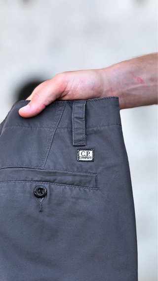 Pantalón Bermudas C.P. Company Gris Talla “M”