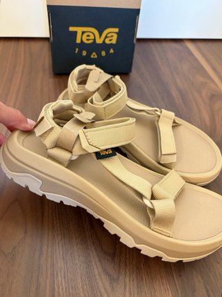 New Teva Hurricane xlt3 bege