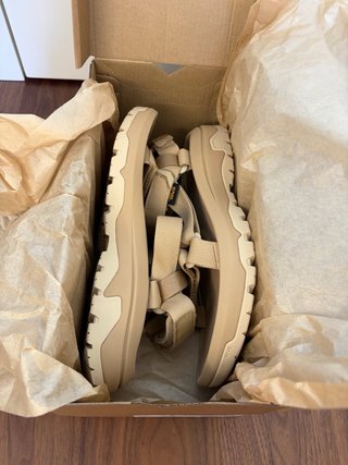 New Teva Hurricane xlt3 bege