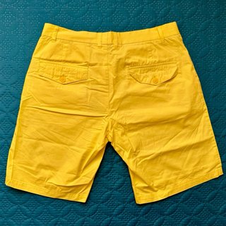 Bermuda hombre H&M amarillo