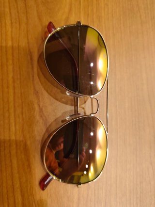 Gafas de sol aviador doradas