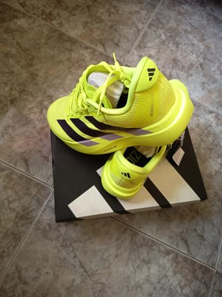 Adidas EVO SL Talla 42 Amarillo/Morado