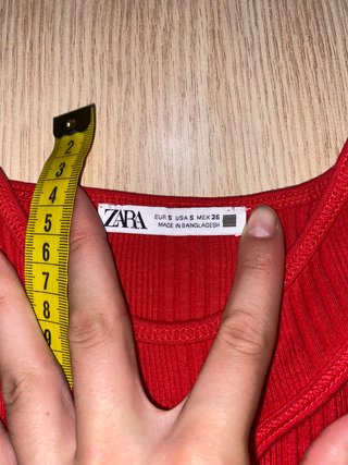 Camiseta tirantes Zara roja mujer