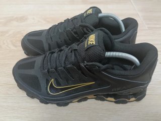 Nike Reax 8 TR Negro/Dorado
