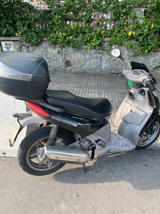 Aprilia SportCity 125 Negra