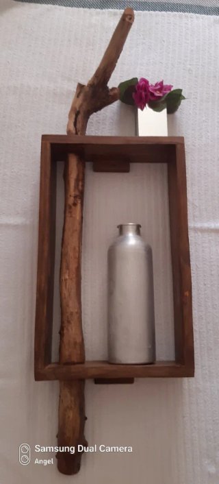 Estantería rústica rama árbol madera