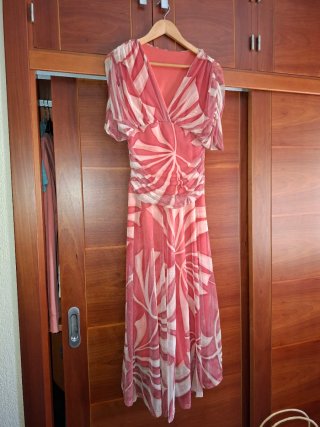 Vestido de fiesta rosa y blanco