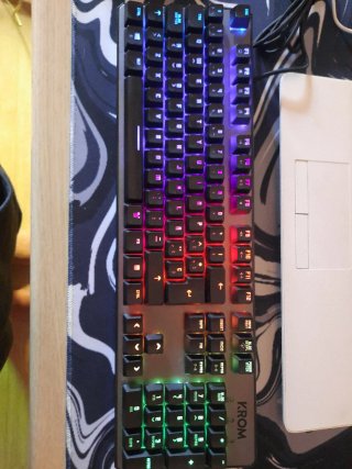 Teclado Mecánico KROM RGB