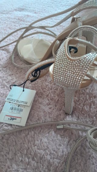 Sandalias Zara Beige y Plateadas