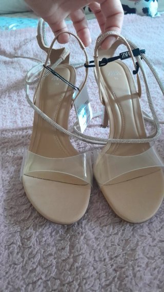 Sandalias Zara Beige y Plateadas