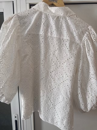 Blusa Zara bordado suizo blanca,manga abullonada