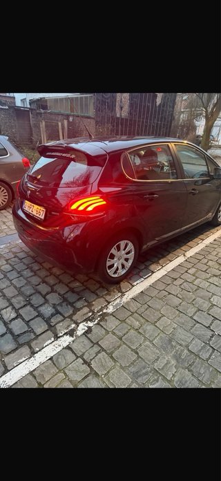 Peugeot 208 2016
