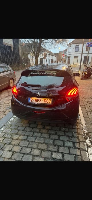 Peugeot 208 2016