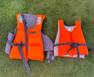 Kayak de pesca con pedalera de aletas