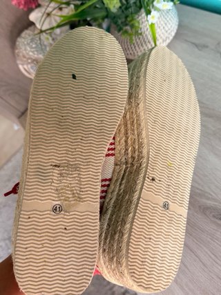 Zapatillas de plataforma a rayas rojas y beige