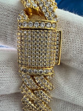 Cadena Cubana Iced Out 14mm Zirconia Dorada