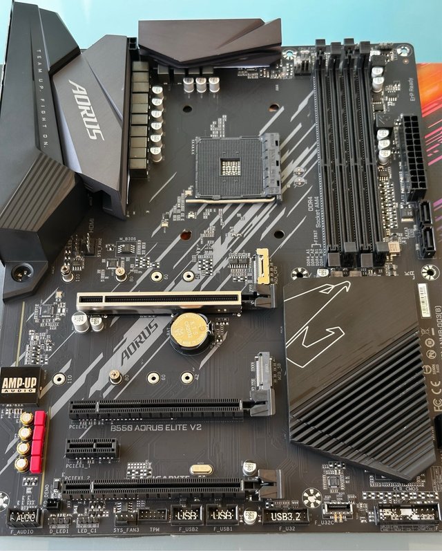 Nuova scheda madre Gigabyte B550 AORUS ELITE V2