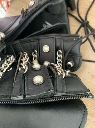 Botines Zara negros con perlas y cadena
