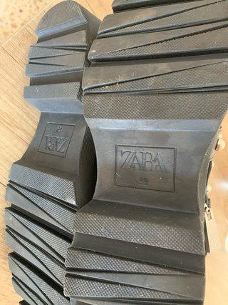 Botines Zara negros con perlas y cadena
