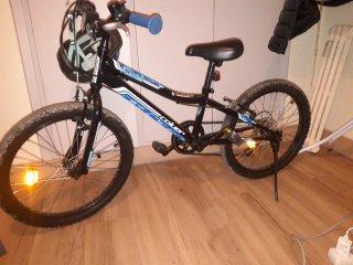 Bicicleta 20 pulgadas Coluer con casco