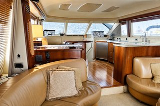 Sea Ray 550 Sedan Bridge