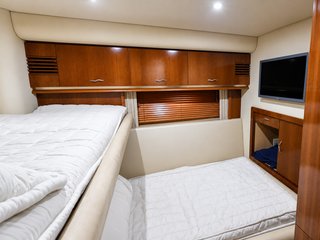 Sea Ray 550 Sedan Bridge