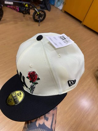 New Era NY scheletro e rose 7 1/8 56.8cm