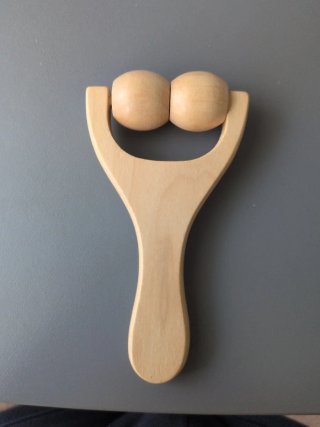 Massageador de madeira para músculos