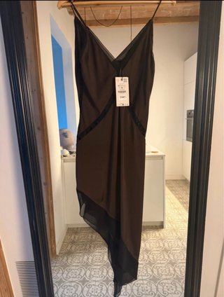 Vestido Zara marrón y negro con etiqueta