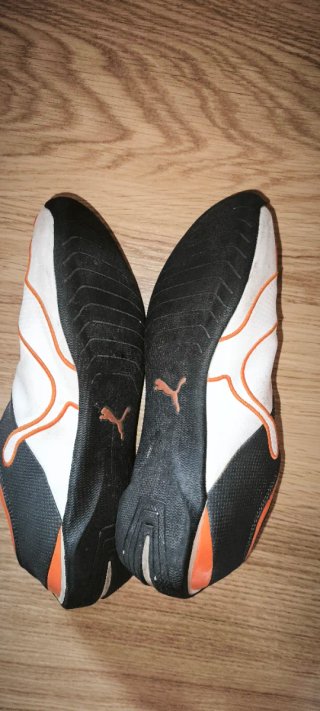 Deportivas Puma Blancas y Naranjas