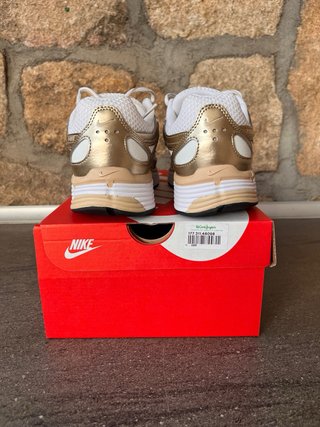 Nike P6000 Oro y Blanco