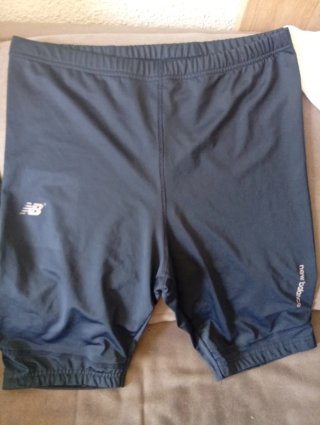 Mallas cortas New Balance compresión azul