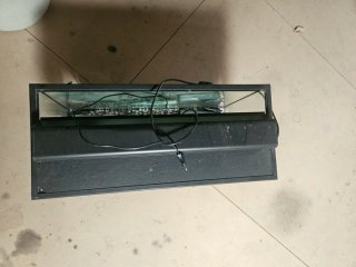Gran pecera negra y transparente
