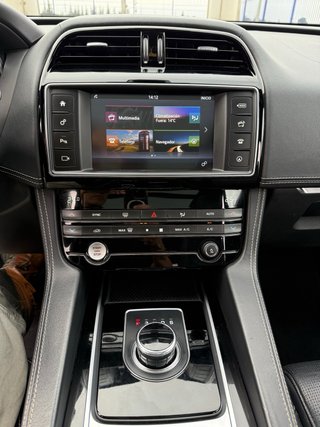 Jaguar F-Pace R sport 2.0 awd