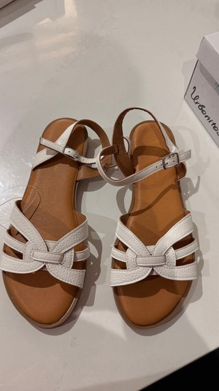Sandalias blancas y marrones talla 39