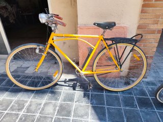 Bicicleta Clásica Amarilla Restaurada