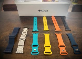 Apple Watch SE 40mm e 7 bracciali diversi