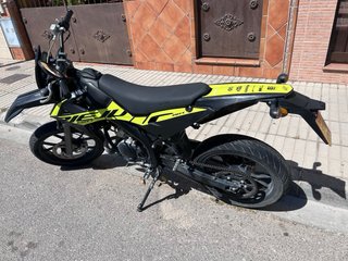 Rieju MRT 49cc Supermotard Negra y Amarilla