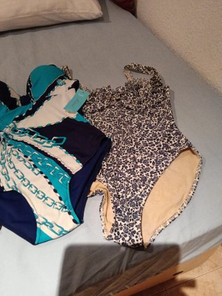 Lote 4 bañadores mujer uno con etiqueta tallas. L